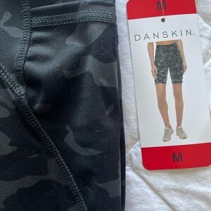 NEW Danskin Camo Biker Shorts-M-